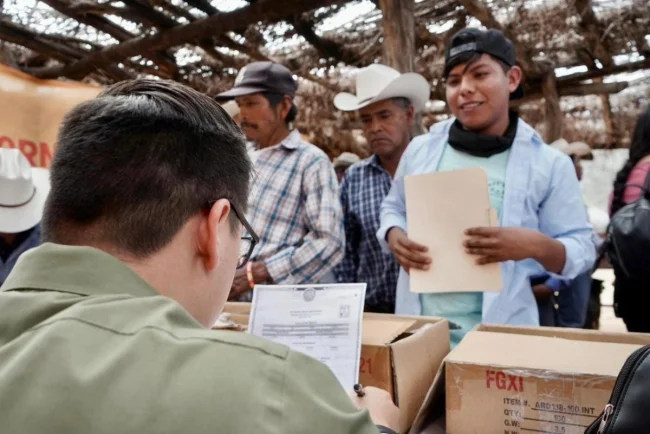 Gobierno estatal lleva ayuda alimentaria y servicios a pueblos originarios