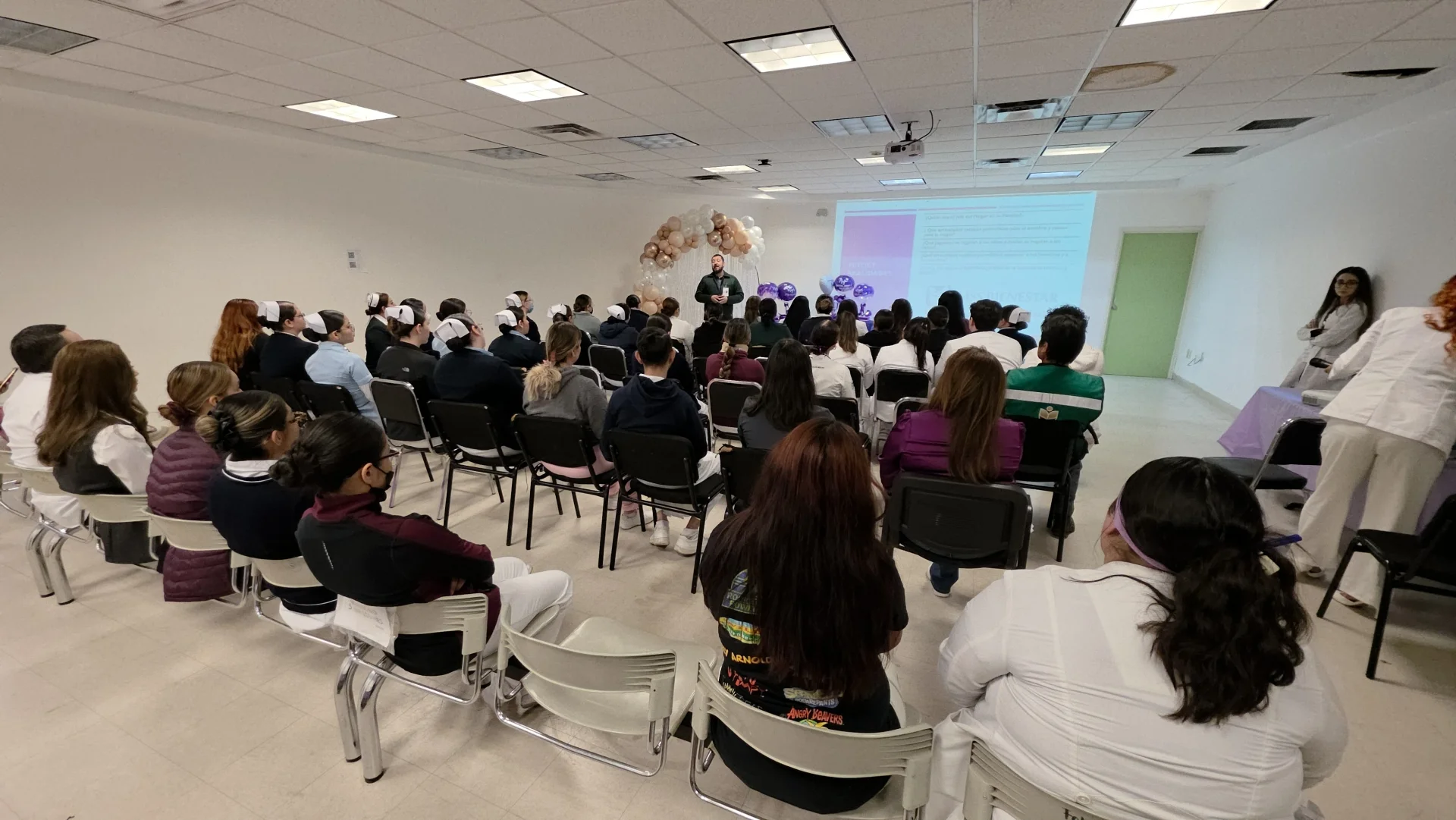 Destacan liderazgo femenino en la salud durante jornada del 8M en Hospital IMSS Bienestar