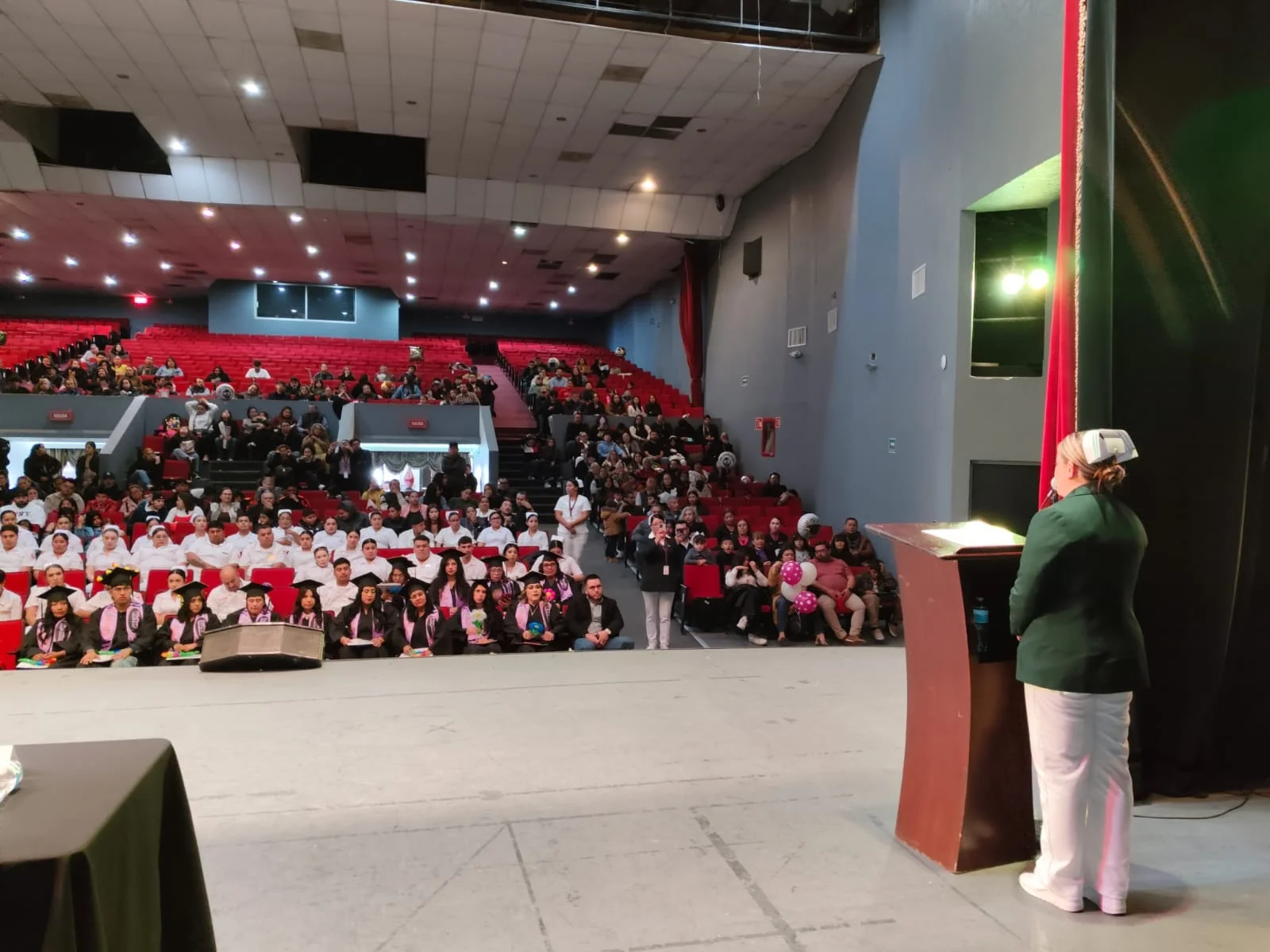 Reconocen a egresados y estudiantes del Cecati 118 en ceremonia académica
