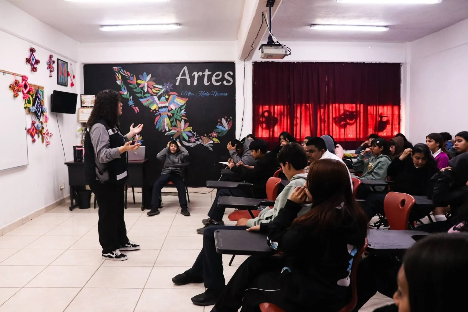 Impulsan bienestar emocional de jóvenes con charla en secundaria de La Mesa