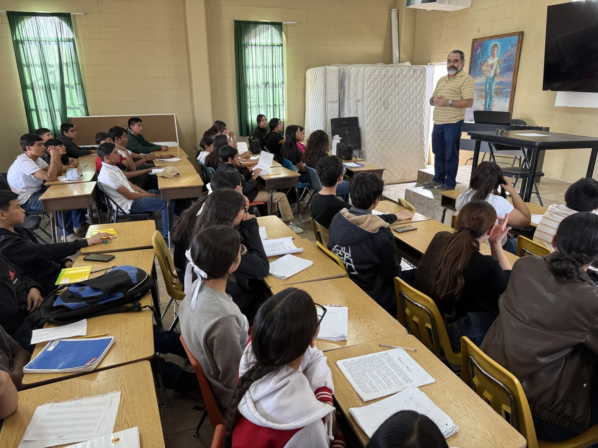 Director musical apuesta por cambiar vidas a través del arte en Nogales