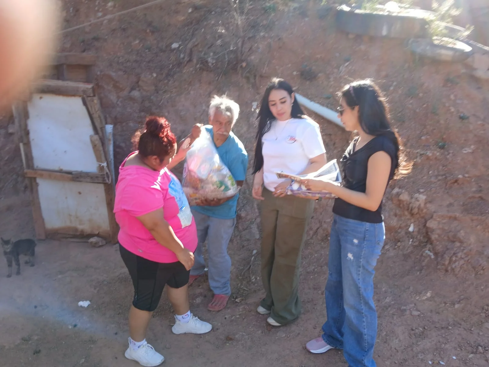 Llevan despensas a familias de CTS-CROC y Rosarito I mediante Mujeres al 100