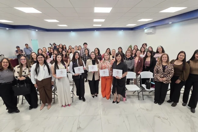 Reconocen el papel de la mujer en la contaduría durante encuentro profesional en Nogales