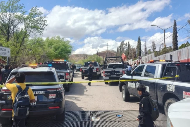 Padre confronta a presunto acosador de su hija y termina detenido por la policía