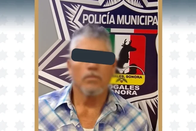 Arrestan a hombre por agresión a policías tras incidente en estacionamiento