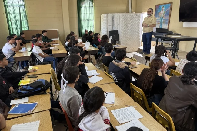 Director musical apuesta por cambiar vidas a través del arte en Nogales