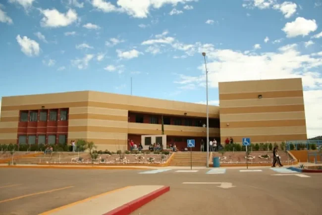 Crece tensión en la Universidad de Sonora ante demandas salariales del STAUS