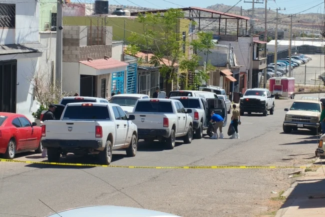 Hallan sin vida a mujer en su casa; hijo herido es puesto bajo investigación