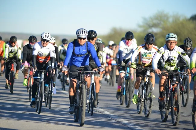 Ciclistas consolidan corredor deportivo con el primer Tour Nogales-Santa Ana