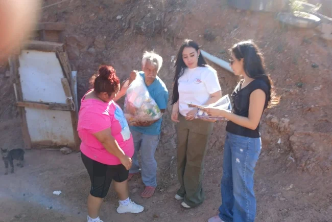 Llevan despensas a familias de CTS-CROC y Rosarito I mediante Mujeres al 100