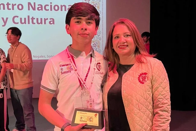 Talento juvenil de Nogales brilla en certámenes de declamación