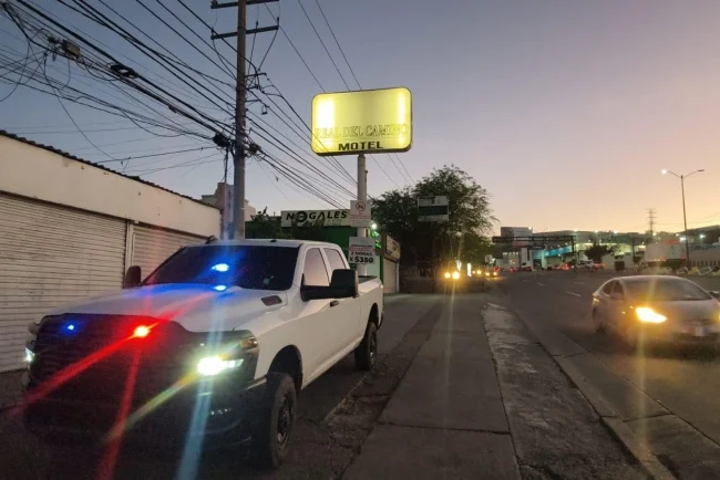 Ataque armado en hotel deja a hombre grave; investigan posible trampa