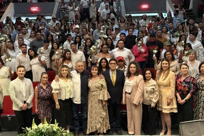 Formalizan su unión 231 parejas en emotiva ceremonia de matrimonios colectivos