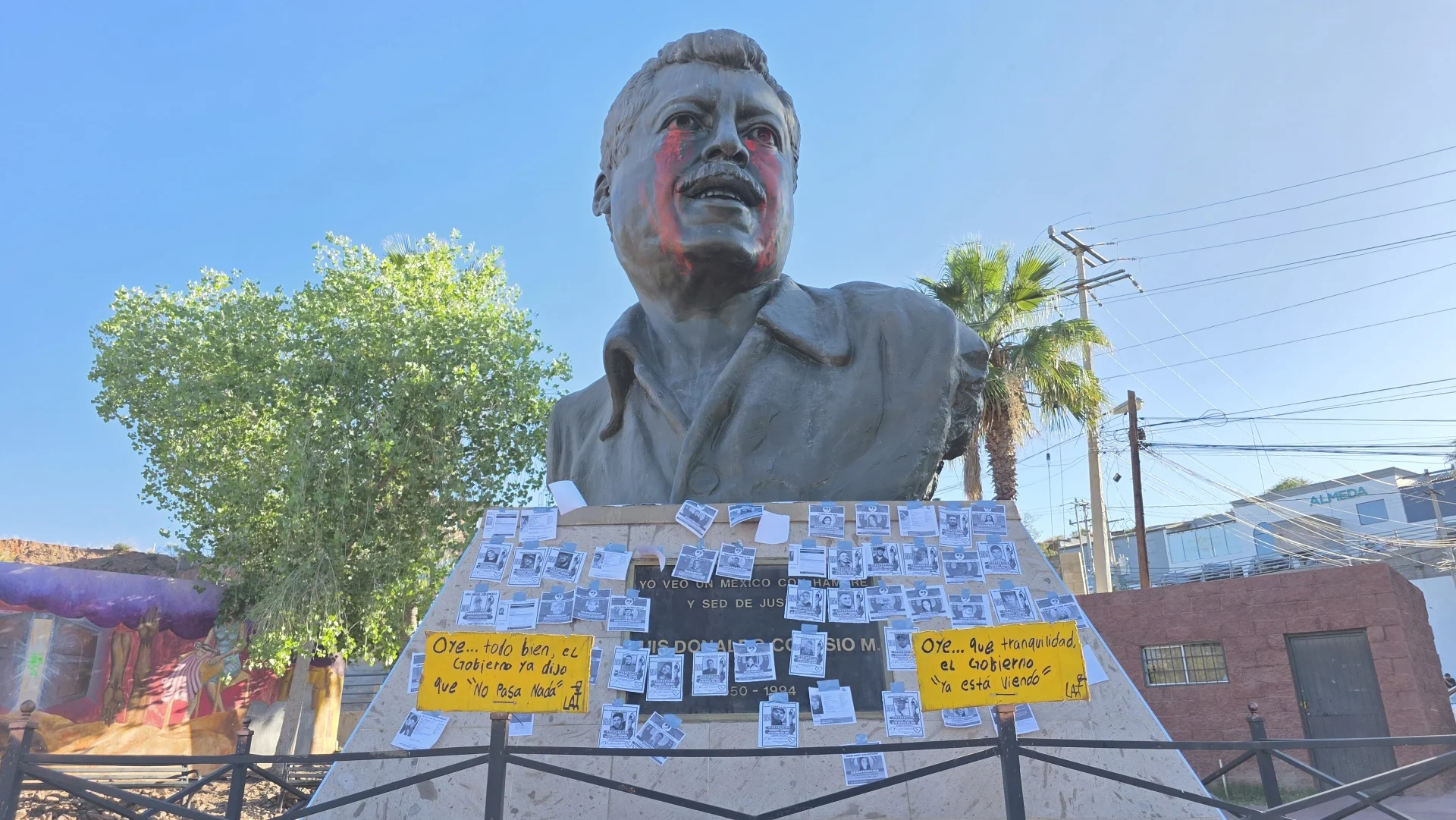 Monumento a Colosio se transforma en grito por desaparecidos