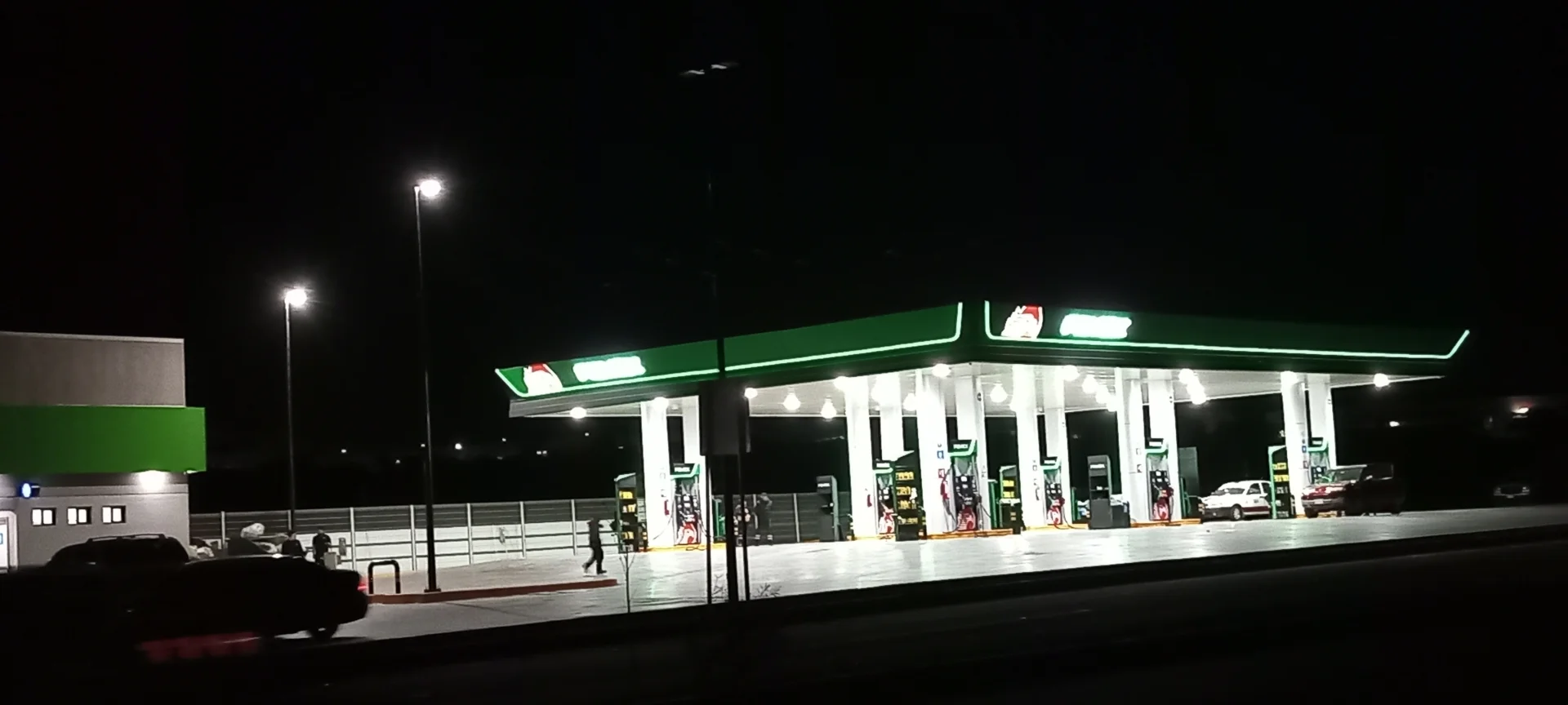 Agrede con cuchillo a empleado de gasolinera y es detenido