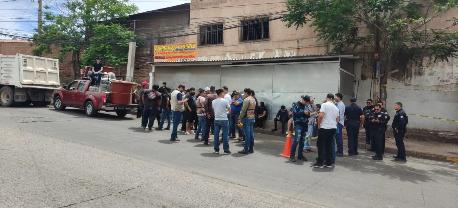 Operativo municipal desata inconformidad de comerciantes instalados en banquetas