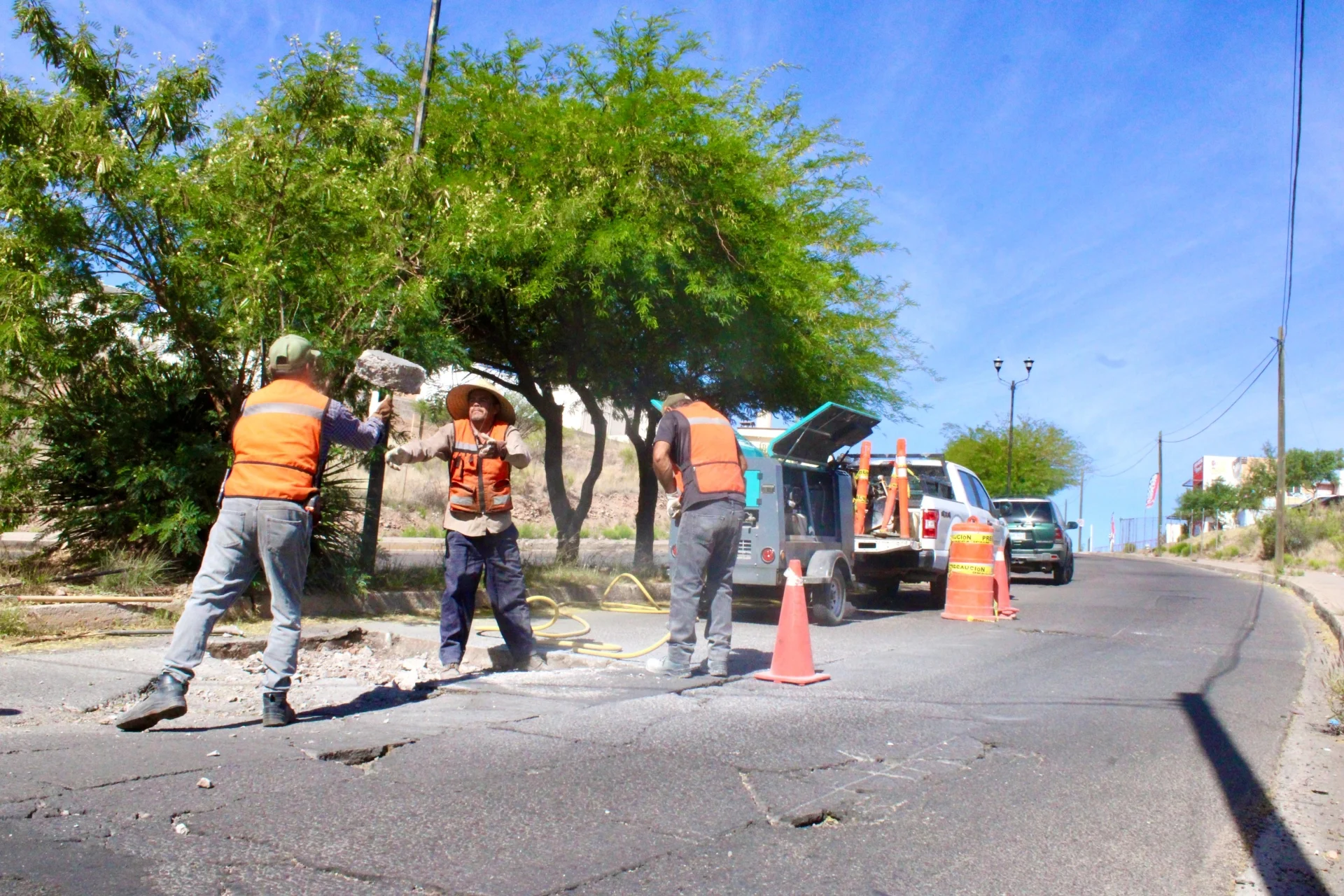 Avanza rehabilitación de calles en Nogales con recursos propios
