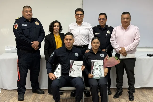 Destacan labor heroica en homenaje al Policía y Bombero del Mes