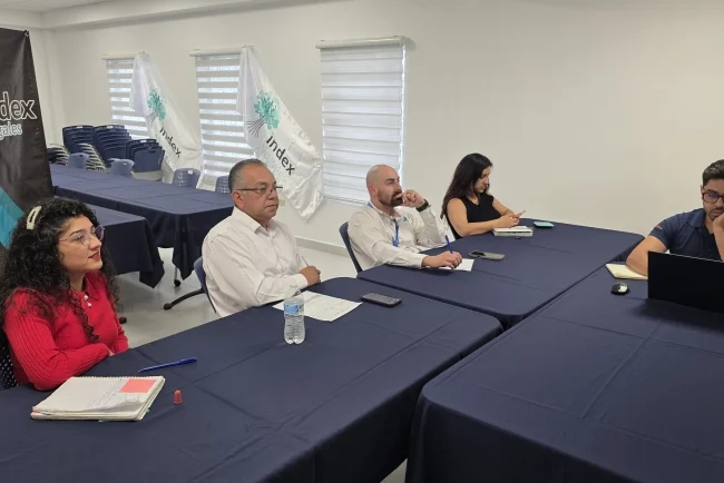 Industria maquiladora apuesta por la educación con 148 mil dólares en becas