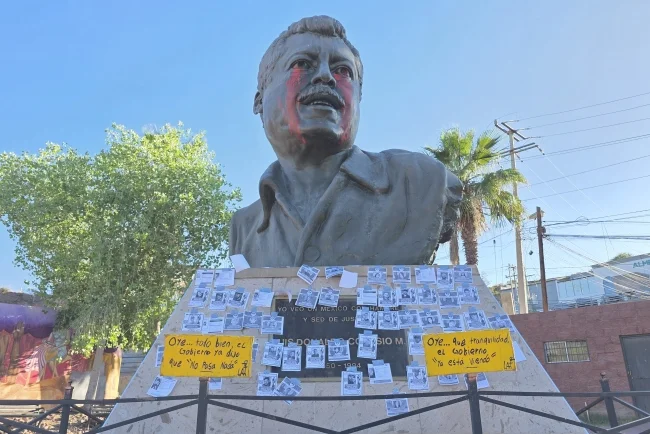 Monumento a Colosio se transforma en grito por desaparecidos