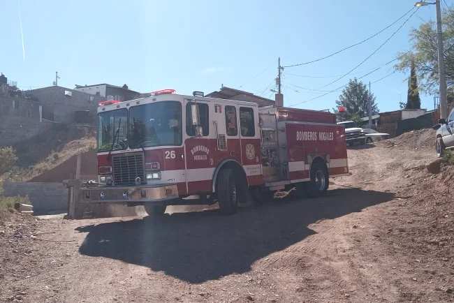 Queda en cenizas humilde vivienda tras incendio en Nogales