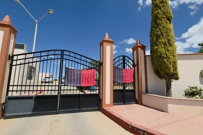 Banderas rojinegras ondean en campus Nogales de la Unison