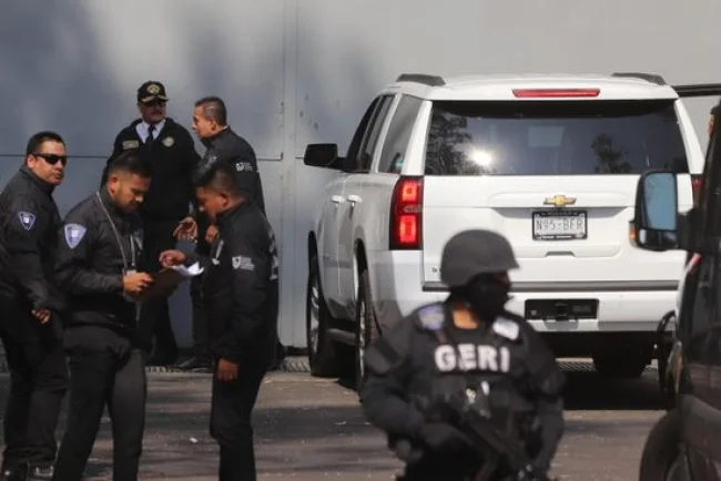 Cae presunto traficante de migrantes en operativos federales en Arizona