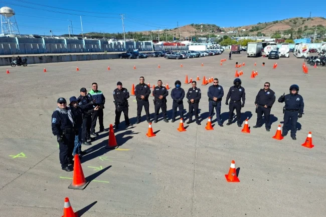 Refuerzan preparación policial con curso de conducción especializada en Nogales