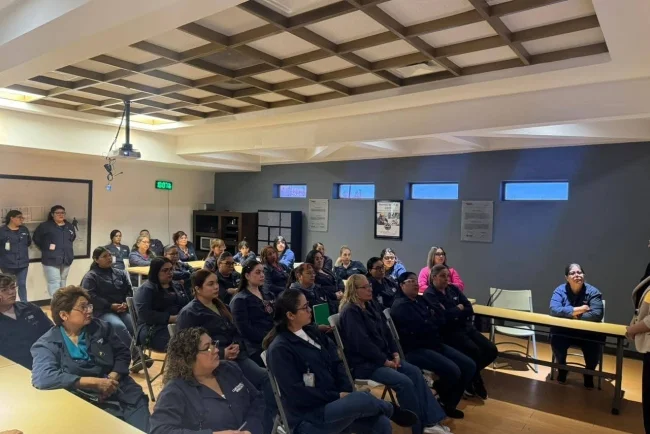 Fortalecen autonomía económica de mujeres con taller financiero en Nogales