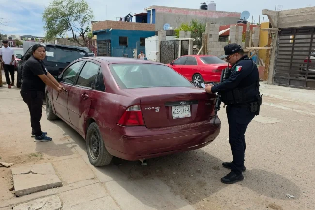 Retiran autos chatarra en La Mesa para recuperar espacios públicos