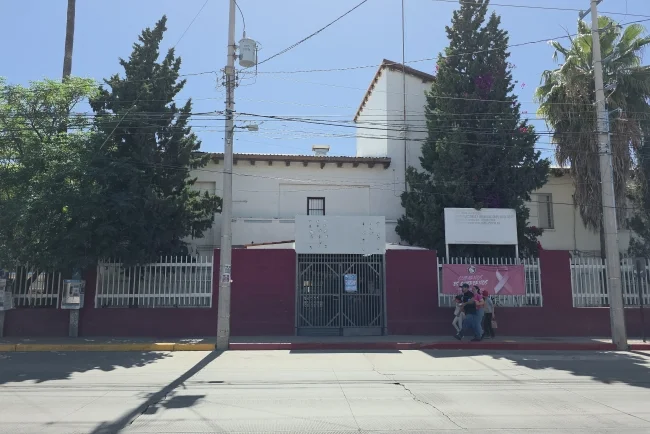 Endurecen medidas en escuela: vetan teléfonos inteligentes en secundaria