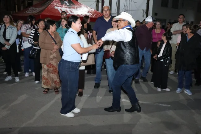 Cultura, música y tradición marcan jornada exitosa de las Fiestas de las Flores