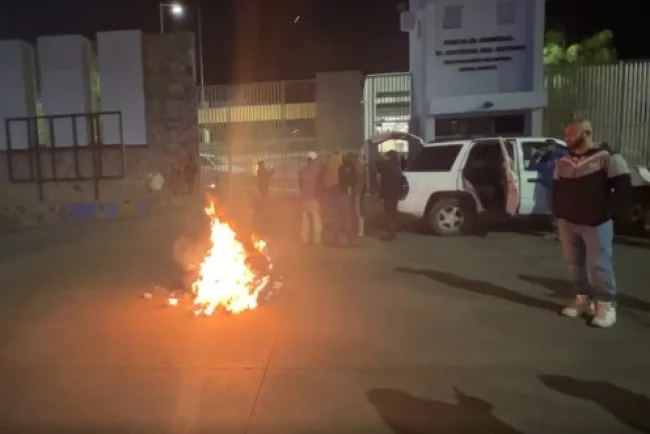 Aparecen jóvenes golpeados y marcados; son señalados de ser presuntamente “macheteros”