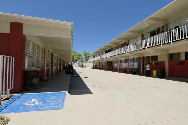 Refuerzan seguridad escolar tras amenazas en secundaria de Nogales