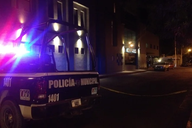 Hombre es trasladado sin vida a hospital; indagan posible sobredosis