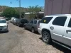 Van contra talleres y autos abandonados que obstruyen vialidades en colonias de Nogales