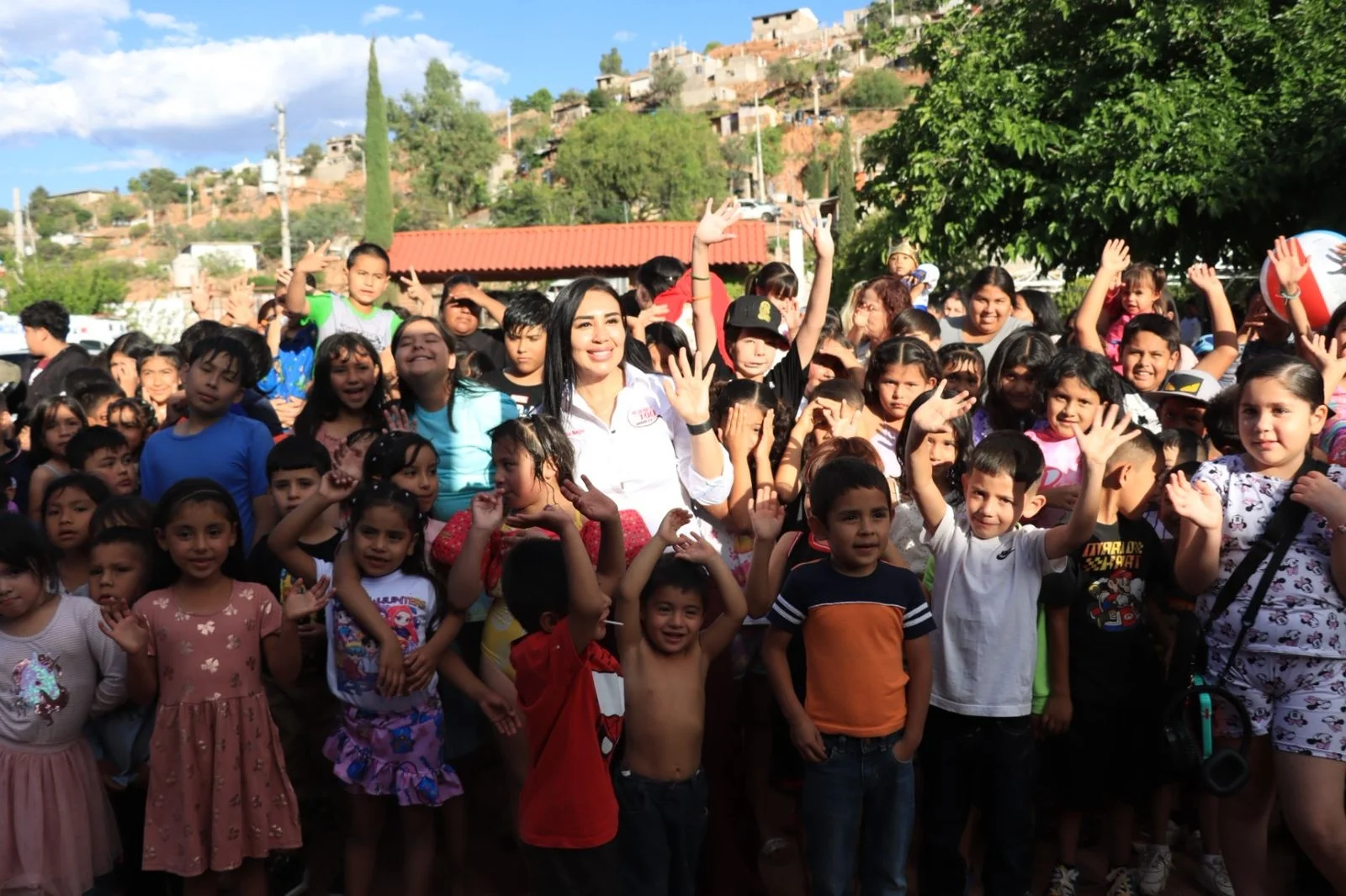 2. Título: Festejan Día del Niño con actividades comunitarias en Nogales