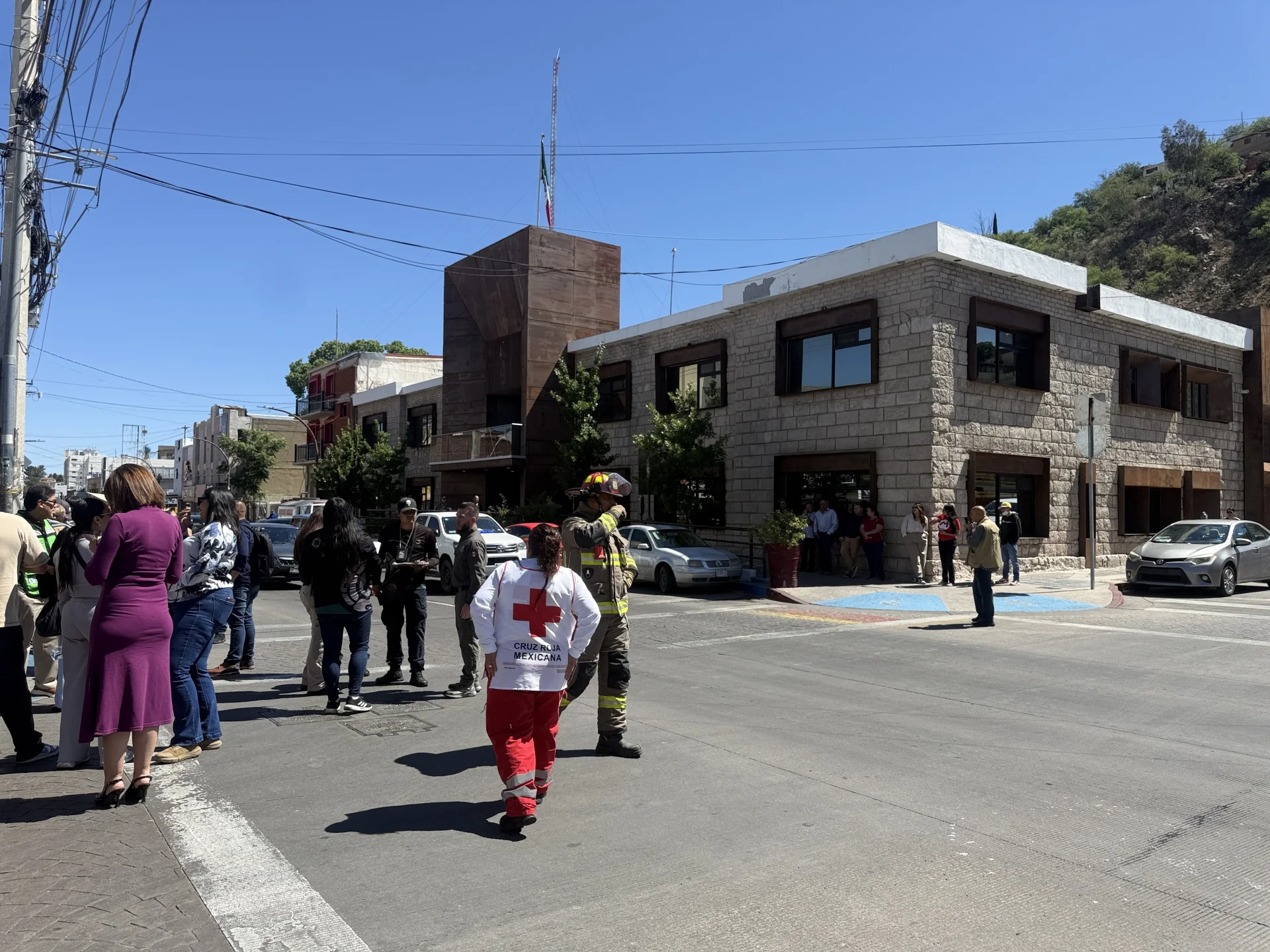 Llama Protección Civil a respetar carril de emergencia durante contingencias