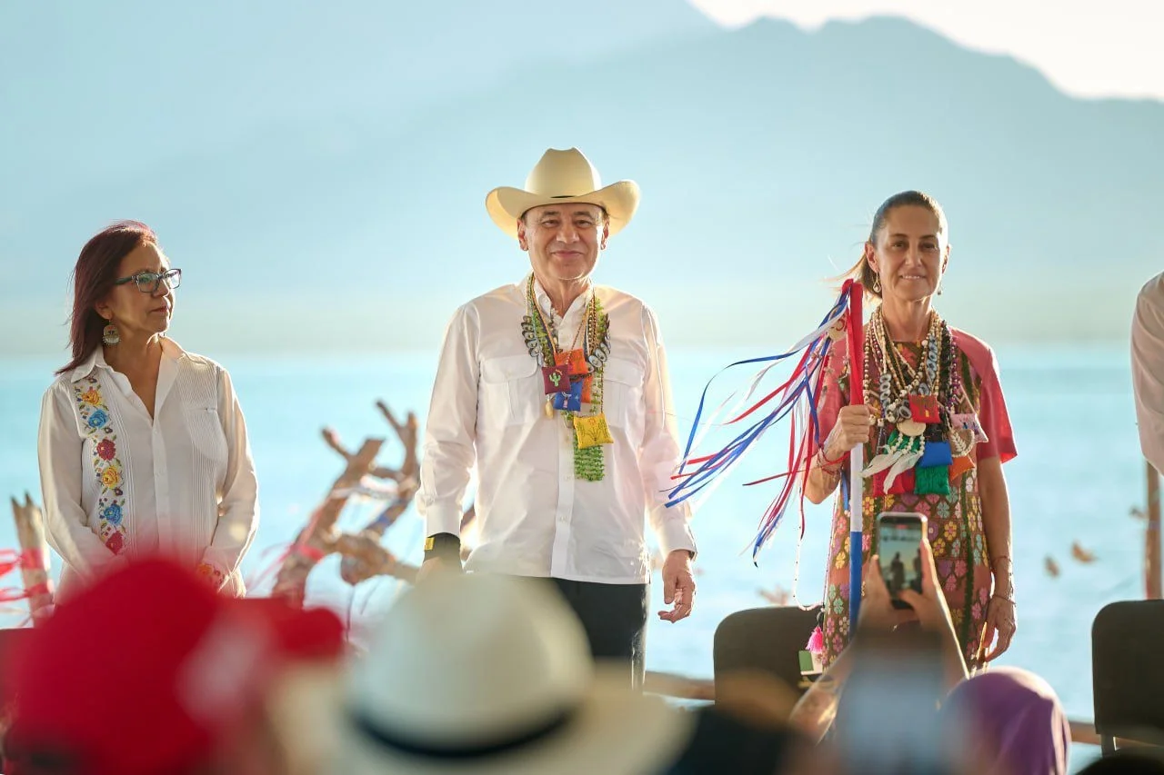 Alfonso Durazo y Claudia Sheinbaum llevan agua permanente a comunidades seris primera vez