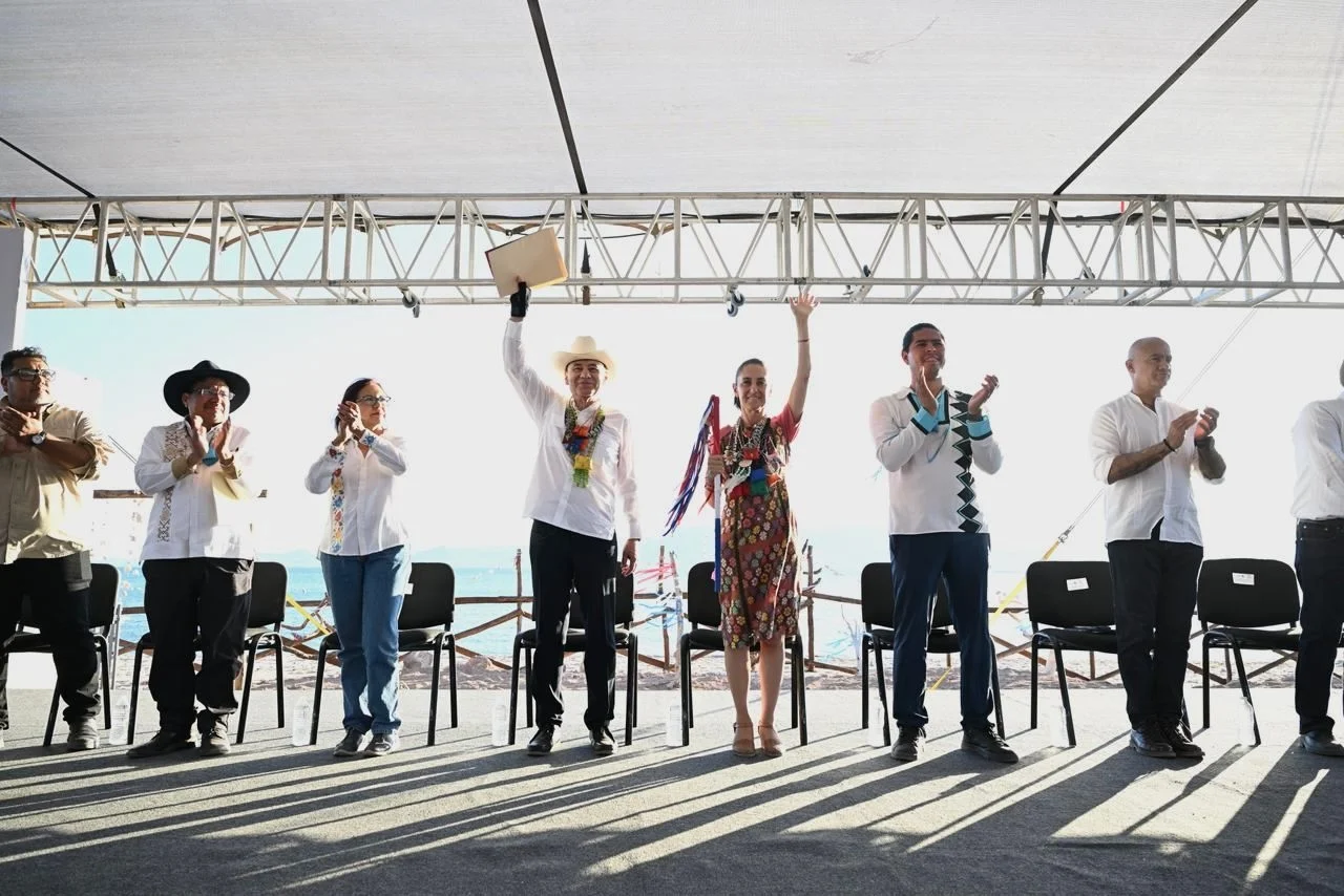 Alfonso Durazo y Claudia Sheinbaum llevan agua permanente a comunidades seris primera vez