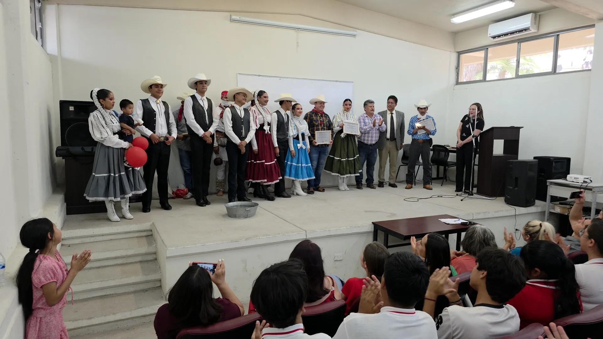 Promueven identidad sonorense en muestra cultural indígena de Cecytes Nogales I