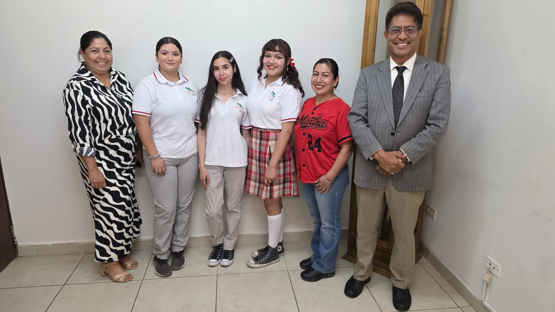 Jóvenes nogalenses buscan poner en alto a Sonora en competencia nacional académica