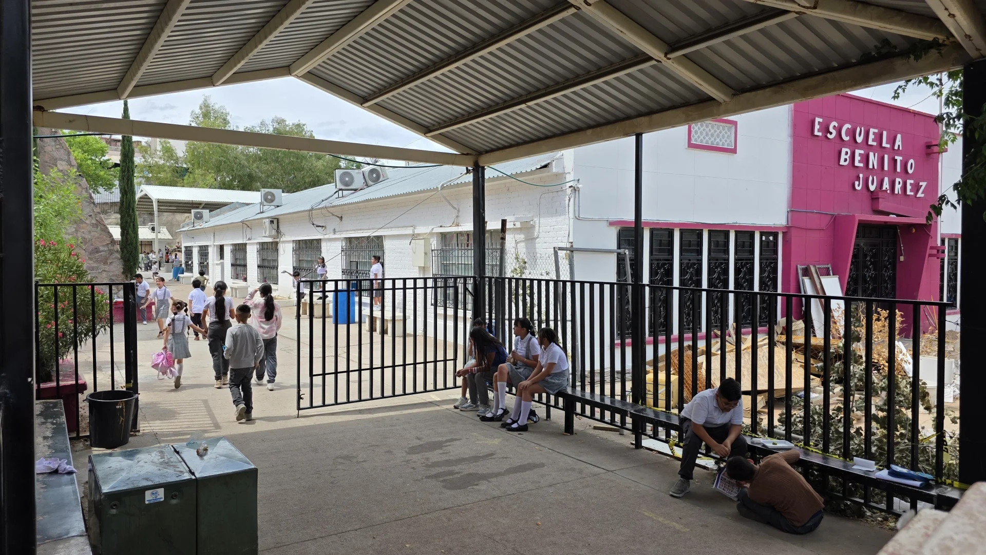 Calor extremo pone en riesgo a estudiantes de primaria en Nogales