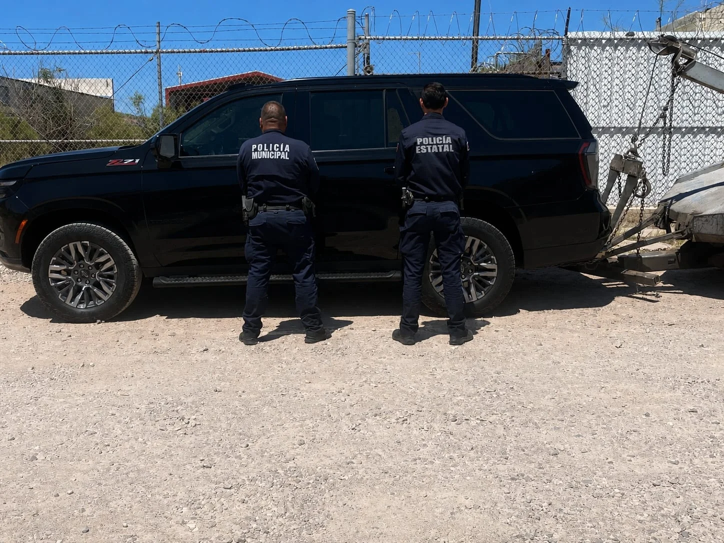 Aseguran vehículo con reporte de robo de Estados Unidos en colonia El Greco