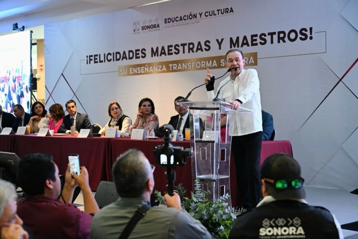 Maestras y maestros han sido clave en la formación de Sonora: Durazo