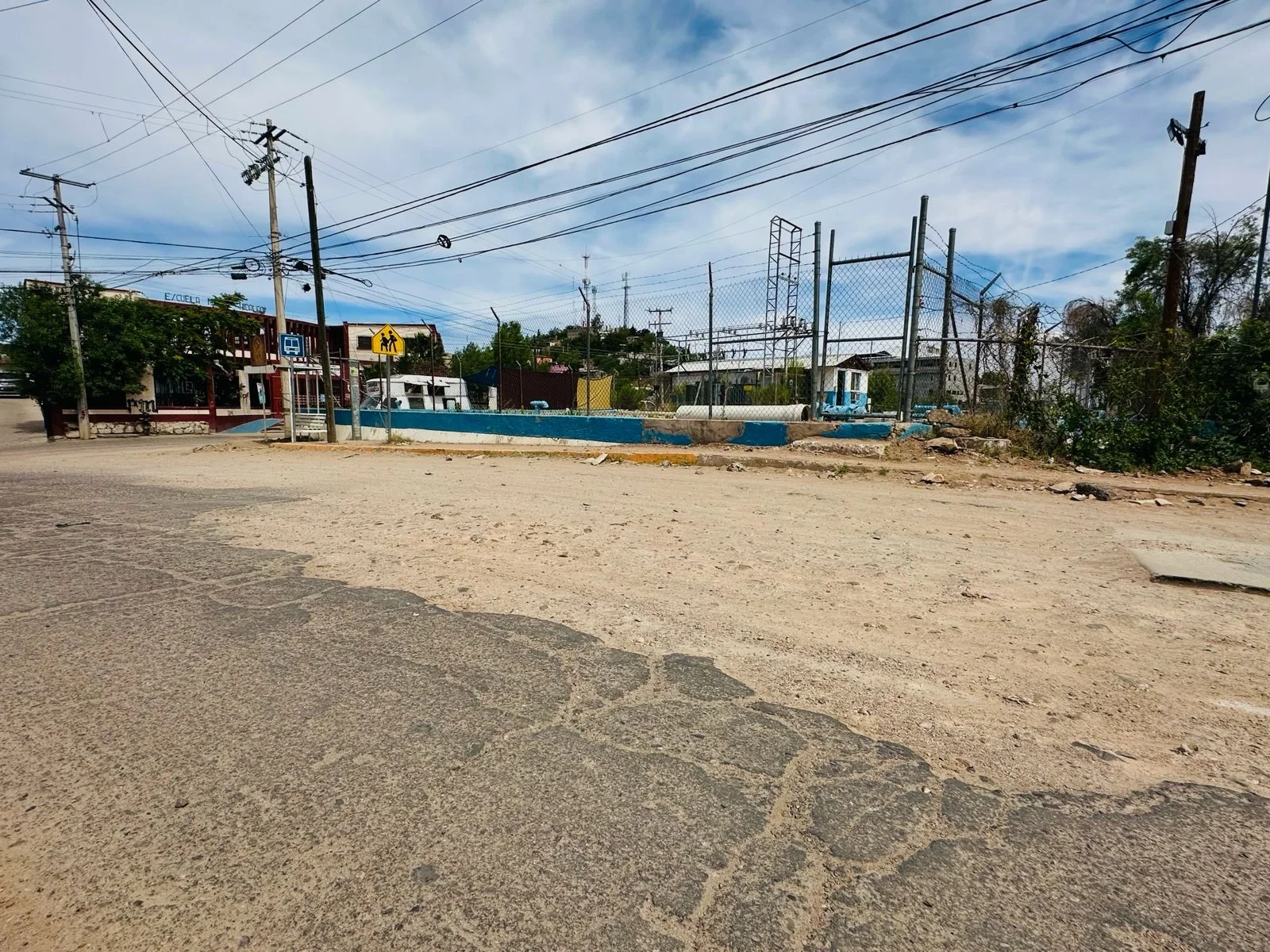 Anuncian obra de pavimentación y piden usar rutas alternas en la colonia Héroes