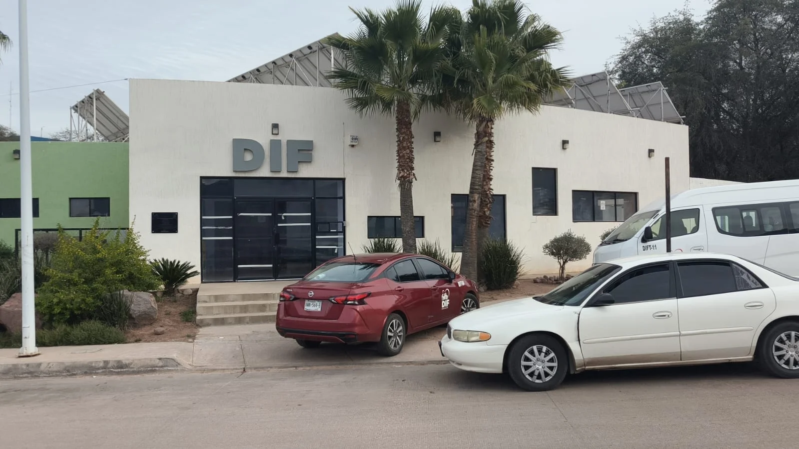 Resguardan a menor tras ser dejado solo afuera del DIF Municipal