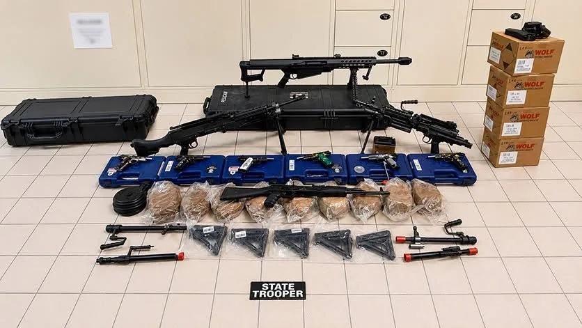 Decomisan armas de alto poder en Arizona que tendrían destino final en México