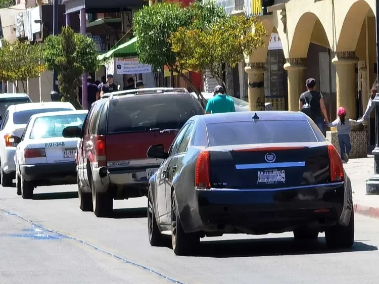 Escasez de placas y fin del decreto disparan demanda de afiliación vehicular en Nogales