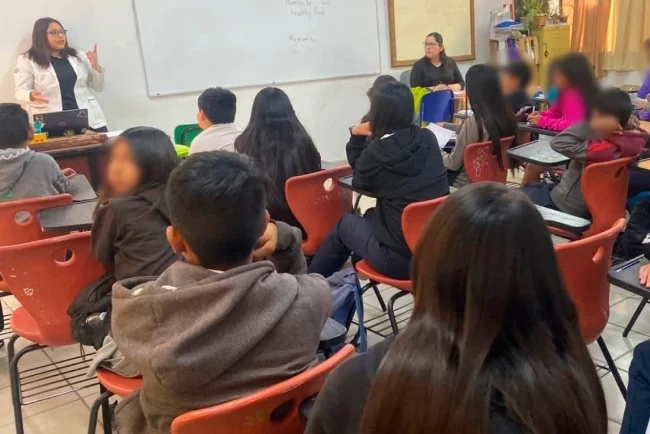 Autoridades alertan a estudiantes sobre riesgos de conductas ilícitas